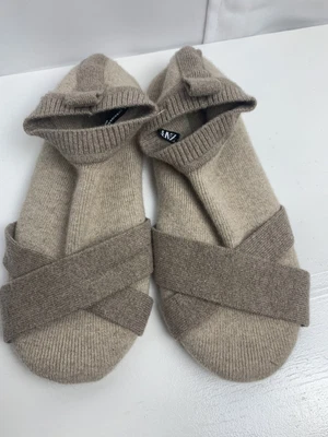 $18 • Buy ZARA Womans Slippers Baige Soft Size 8-10 
