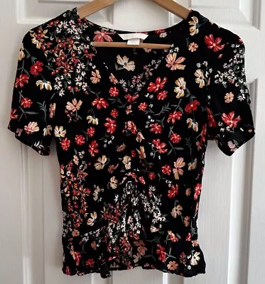 H&M Women's Black V-Neck Floral Short Sleeve Blouse Shirt Size 2 • $12.95