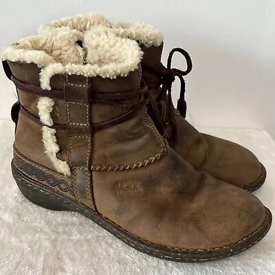 UGG 5136 Cove Brown Leather Sheepskin Ankle Boots Women's Size 8 • $32