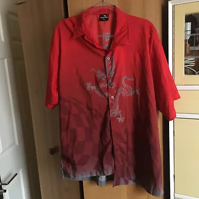 £8 • Buy Trespass Red  Chinese Dragon  Short Sleeve Shirt   Size L Vintage 90s Waimeabay