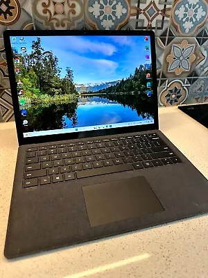 Microsoft Surface Laptop 2 Black 13.5  Intel Core I7 | 16GB | 512 GB SSD • $400