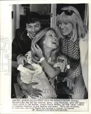 1974 Press Photo Greg Mullavey Meredith MacRae Sheila MacRae & Baby In CA • $29.88