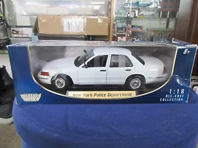 Motormax 1:18 Ford Crown Victoria P71 Police Interceptor White NYPD Slick Top • $59.99