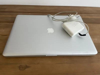 £62 • Buy Apple Macbook Pro 17 Inch Laptop Early 2011 2.2 GHz Intel Core I7 Processor
