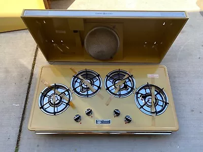 MCM Harvest Gold NOS O’Keefe & Merritt Gas Cook Top Stove And GE Hood Vent • $750