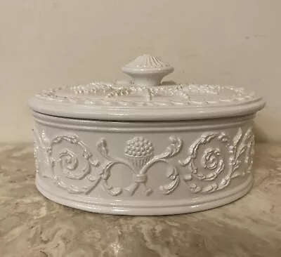 Vintage Mottahedeh Italy Ceramic Jewelry Trinket Box Cream Embossed 6.5” X 4.75” • $29.99