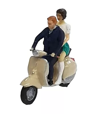 FG19  Mods With Pillion On Scooter Figures Unpainted O Scale • £15.99