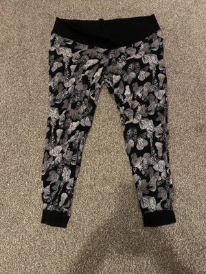 £2 • Buy Maternity Size 14 Jogging Bottoms.