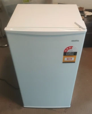 $100 • Buy Esatto 95L Bar Fridge - White (EBF95W) - AS NEW! ONLY USED ONE WEEKEND