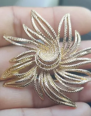 Vtg SIGNED MONET  BIG Textured Flower Sunburst Gold Tone Brooch Pin • $10