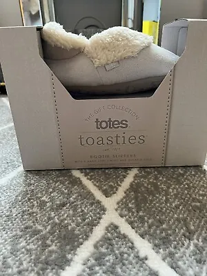 £5 • Buy Totes Toasties Slippers Size 5 - 6