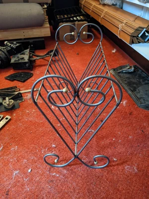 £5 • Buy Metal Heart Swirl Magazine Rack