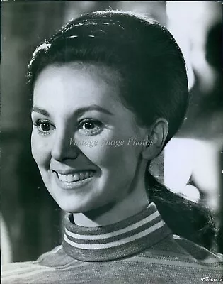 1970 Marlo Thomas Actress Move Debut Jenny Coliseum Theater Wirephoto 7X9 • $9.99