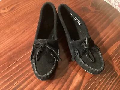 Minnetonka Black Suede Leather MOCCASINS Shoes Women's Size 7.5 Display Model • £16.39