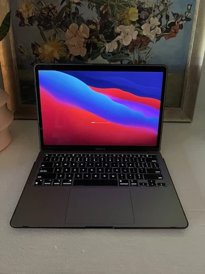 $1900 • Buy 13  APPLE MACBOOK AIR M1 1TB/16GB/8-CORE GPU AppleCare+/Dock/Backpack/Case