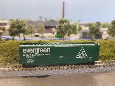 Micro Trains 50ft Evergreen Plug Door Boxcar • $8.99
