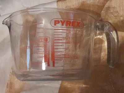 £3.50 • Buy 1 Litre Pyrex Clear Glass Measuring Jug. Small Chip On Spout