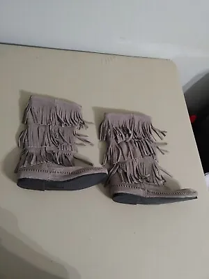 Minnetonka Boots Womens Size 8 Gray Suede 3 Layer Fringe Pull On Moccasin • $14.99