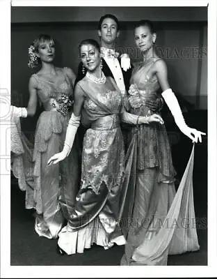 1989 Press Photo Costume For The Ball In My Fair Lady. - Cvb12431 • $19.99