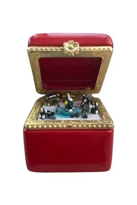 MR CHRISTMAS Red Ceramic Hinged Trinket Music Box • $24