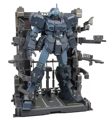 1/100 Mobile Suit Gundam Hangar • $39.99