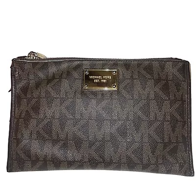 Michael Kors Clutch • $56