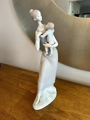 Lladro Figurines Collectibles Retired No. 4701  MOTHERHOOD • $45