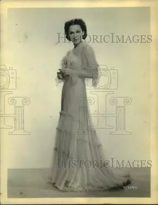 1937 Press Photo Actress Maureen O'Sullivan - Tux02129 • $19.88