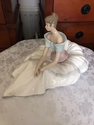 NAO Lladro Seated Lady Ballerina Hope Figurine No. 1266 In Excellent Condition • £65