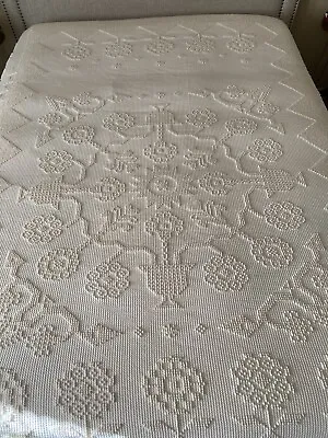 Bates George Washington Style Off White Hobnail Fringed Full Vintage Bedspread • $75