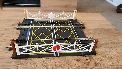 Hornby DOUBLE TRACK Level Crossing With Gates  • £3.99