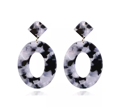 Acrylic White Black Monochrome Marble 60's 70's Mod Style Blogger Hoop Earrings • £5.85