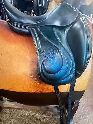 18” Antares Monoflap Cadence Dressage Saddle • $1200