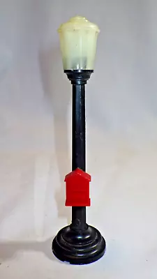 VINTAGE MARX O SCALE CLASSIC BLACK STREET LAMP POST With Red FIRE ALARM CALL BOX • $3.99