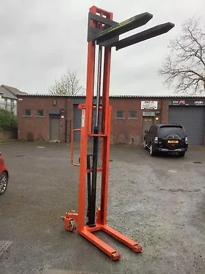 High Lift Pallet Truck Used • £580