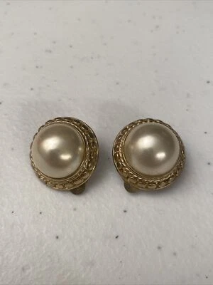 $39.99 • Buy Ben Amun Large Faux Pearl Dome Clip Earrings