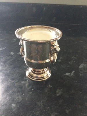 £5 • Buy Viners Of Sheffield Silver Plated Salt