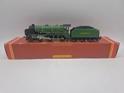 #3835 Hornby R380 Schools Class V 4-4-0 'Stowe' `928` In SR Malachite Green. • £45.95