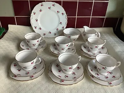 Beautiful COLCLOUGH 21 Piece Ditsy Rose Teaset In Excellent Condition • £31.95