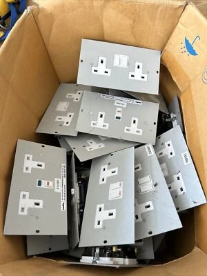 £25 • Buy Legrand Electrak 13a Double Sockets For Floor Boxes Some RCD