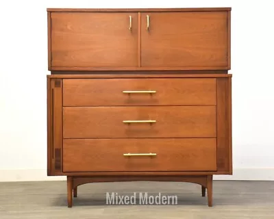 Kroehler Walnut Mid Century Modern Dresser • $1400