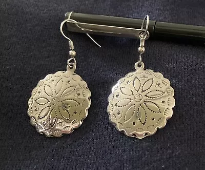 Silver Stamped Conch Dangle Earrings Mexico Style Silver TONE 1” Medallion • $9.95