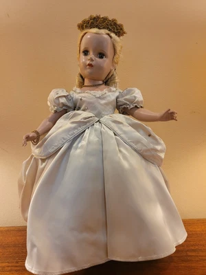$500 • Buy 1950 Madam Alexander 14  CINDERELLA Doll With Fur Cape, Great Condition