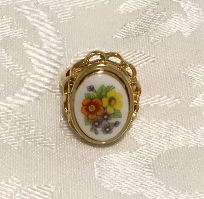 Vintage Avon Floral Cameo Poison Ring Gold Tone Size 4.5-5.75 Small Ring • $21.95