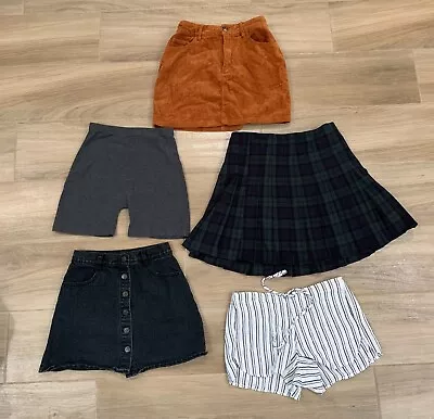 Lot Of 5 Women’s Bottoms One Size 3 Skirts 2 Shorts (4 Brandy Melville 1 F21) • $7.95