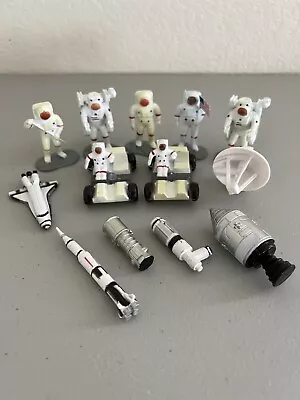 LOT OF 14 Giant Miniature ASTRONAUT SPACE MEN Vintage Toy Soldiers White Grey • $16.99