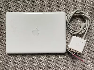 Macbook 13-inch Model A1342 Late 2009 2.26 GHz Intel Core 2 Duo 4 GB RAM • $50