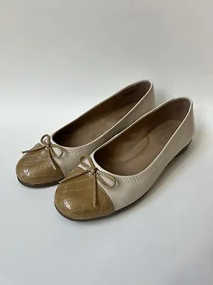 Aerosoles Beckon Size 9 Off White And Metallic Bronze Cap Toe Bow Excellent Cond • $22