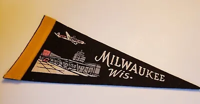 Vintage MILWAUKEE WI Miniature Travel Souvenir Felt PENNANT Banner Flag  • $12.50
