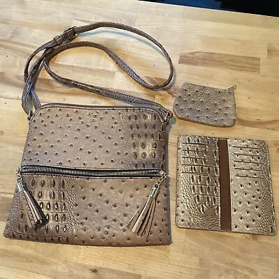 Faux Ostrich/ Crocodile ￼PURSE Leather Set - Zipper Says K & K. Nice Purse Set • $27
